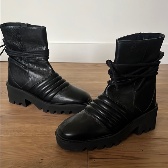 Black Leather Women's Boots - Picture 1 of 3